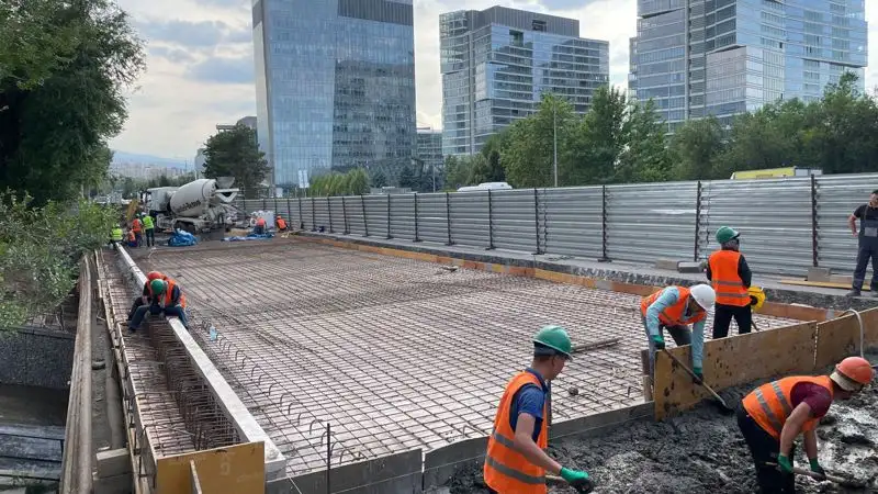 Когда в Алматы закончат ремонт дорог по Аль-Фараби и Абая