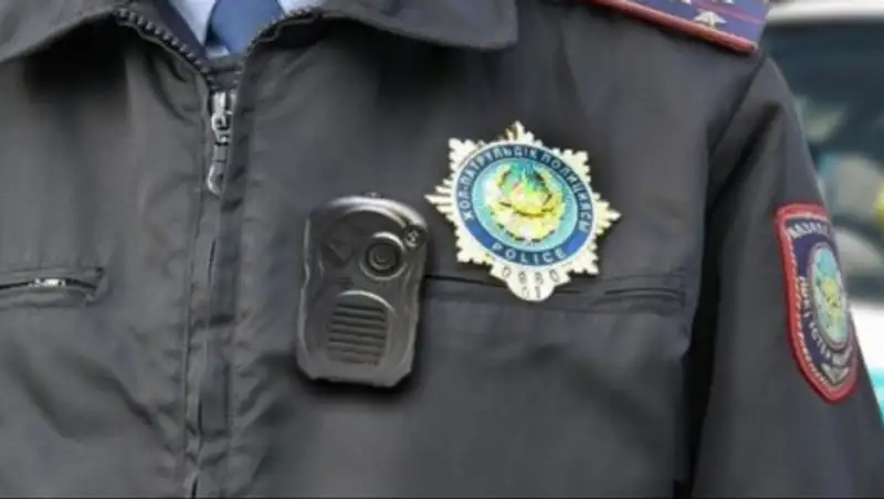 Полицейских обязали выплатить крупные штрафы за взятки в Шымкенте и ВКО