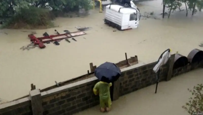 Наводнение в Сочи: затоплен аэропорт, есть погибший