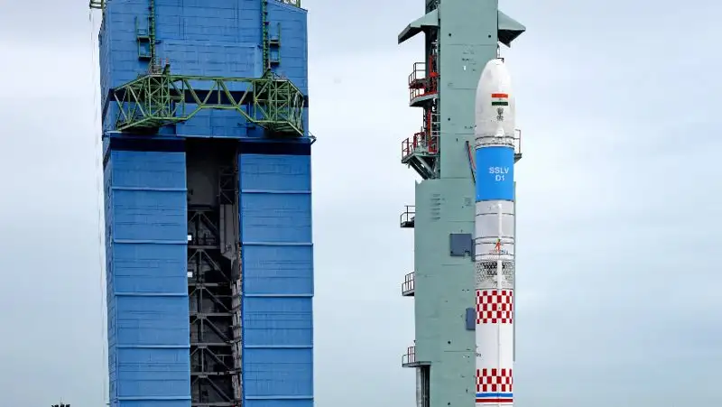 В Индии потеряли два выведенных на орбиту спутника