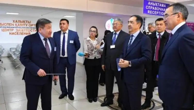 Бакытжан Сагинтаев посетил Центр занятости населения в Таразе