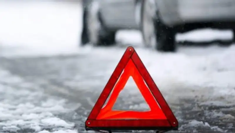 Легковая машина вылетела в кювет на трассе в Костанайской области