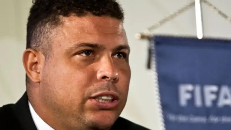 Бразилец Роналдо задумал возобновить карьеру футболиста