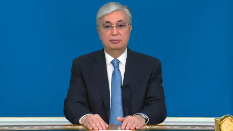 Решения "на ходу" привели к очередям в банках - Токаев