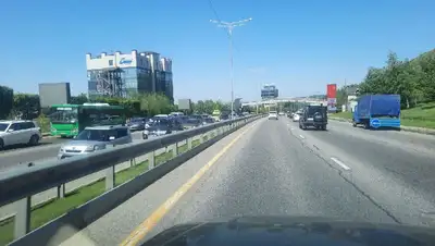 Алматы, пр. аль-Фараби, дтп, пробка, фото - Новости Zakon.kz от 28.04.2022 15:07