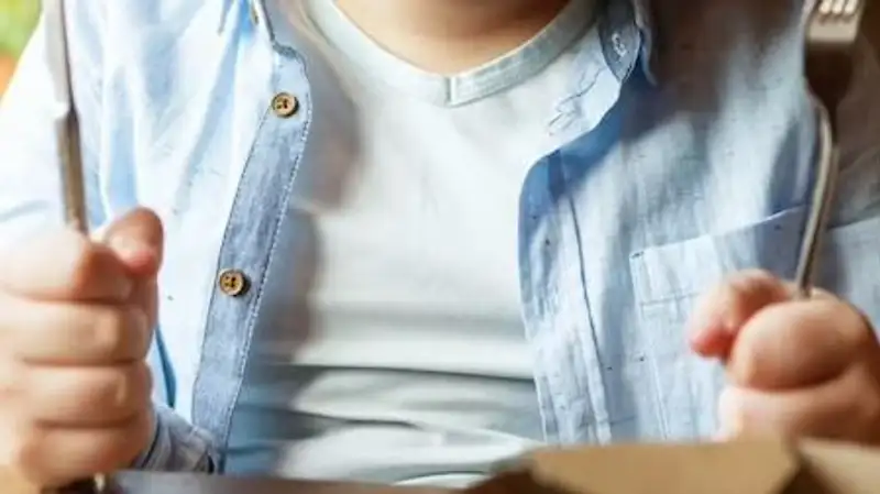 Врач назвал главные причины лишнего веса у детей