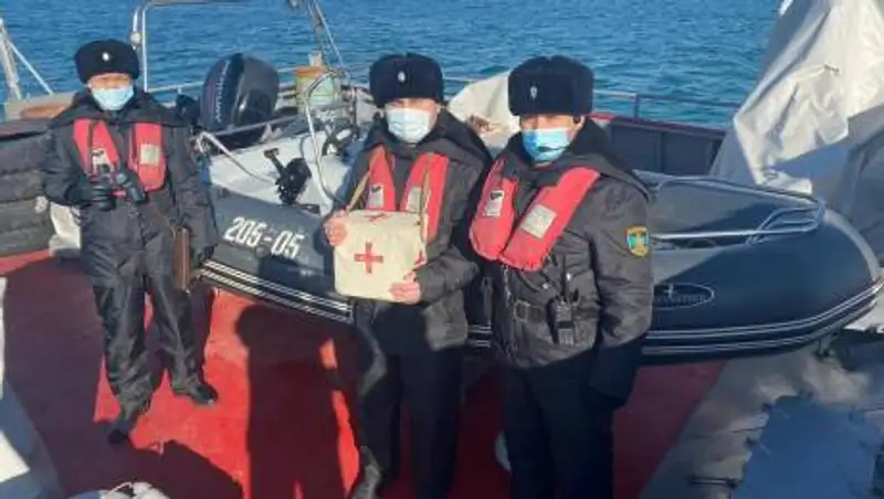 Казахстанские моряки-пограничники спасли гражданина Турции