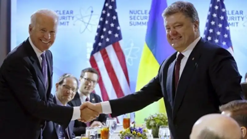 Порошенко просит ядерные державы обеспечить безопасность других стран