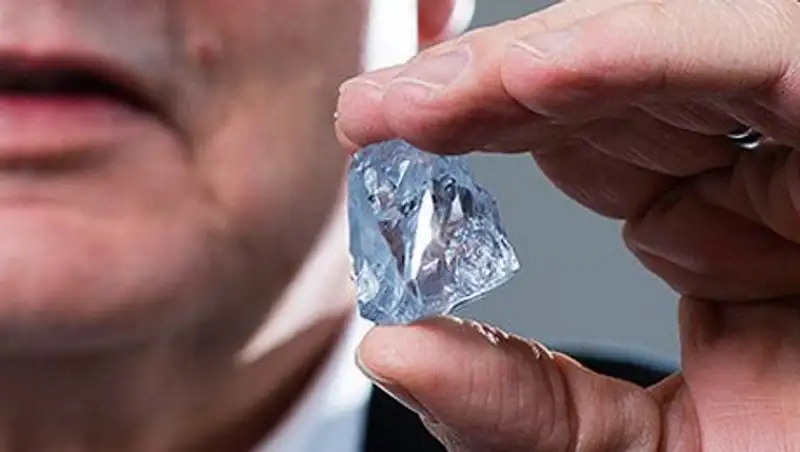 В ЮАР нашли уникальный по весу голубой алмаз