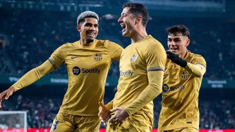 Футболисты "Барселоны" опередили "Реал" и завершили первый круг лидерами Ла Лиги