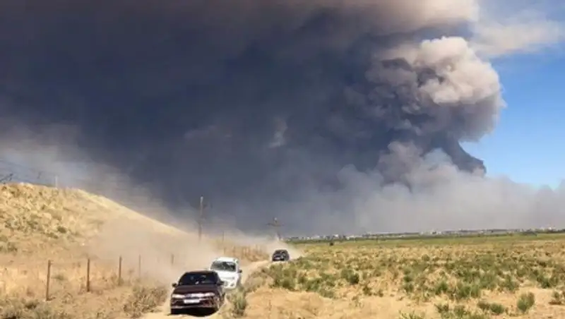 Взрывы продолжаются в Арыси: спасатели не могут начать тушить пожар