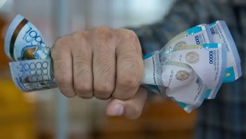 Банкир присвоил деньги жителей Шымкента