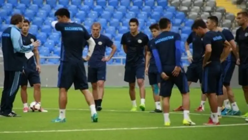 Турысбек и Малый вызваны в сборную Казахстана на матчи с Румынией и Арменией