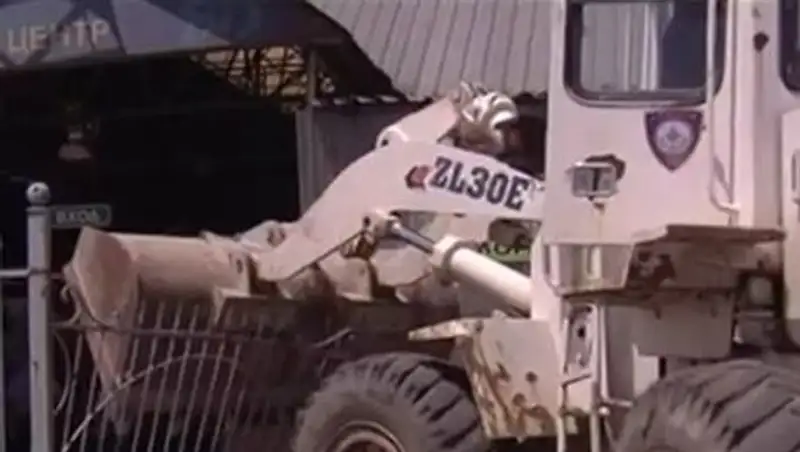 На барахолке в Алматы начали принудительный снос