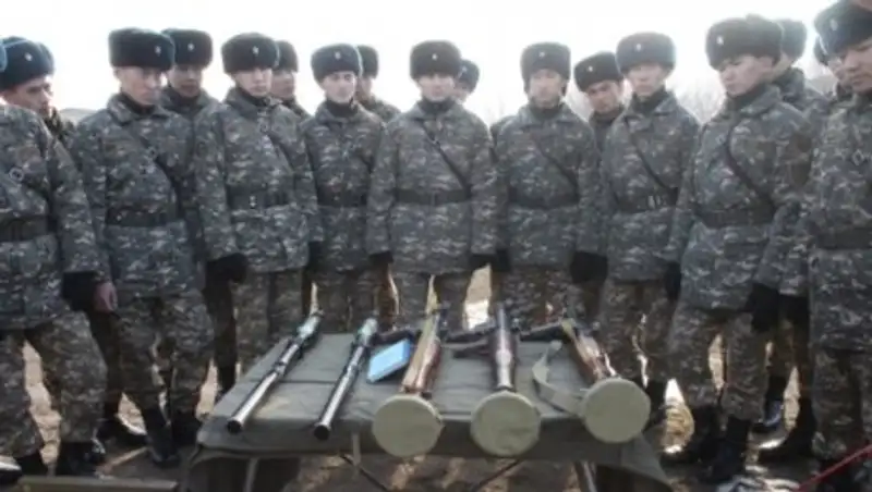 Будущие сержанты нарабатывают командирский опыт