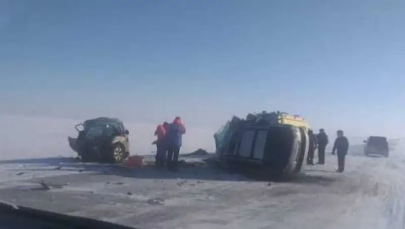 Лобовое столкновение двух джипов: появилось видео с места ДТП в Костанайской области