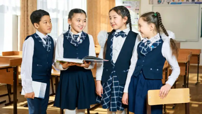 В ВКО опровергли информацию о некачественно пошитой школьной форме для детей из многодетных семей