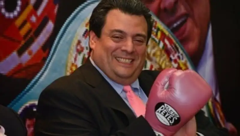 Президент WBC признал право Альвареса драться с Головкиным в 155 фунтах