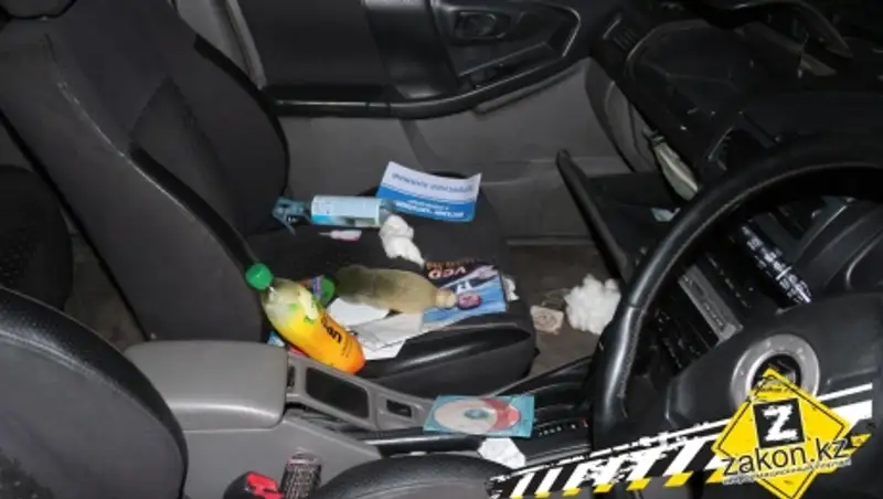 В Алматы владелец Субару застал на месте преступления двух автоворов