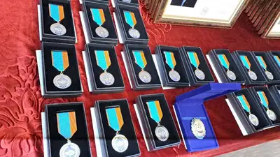 Главное за ночь: награждение спасателей, работавших в Турции, приглашение казахстанки в четыре вуза США, фото - Новости Zakon.kz от 07.03.2023 08:04