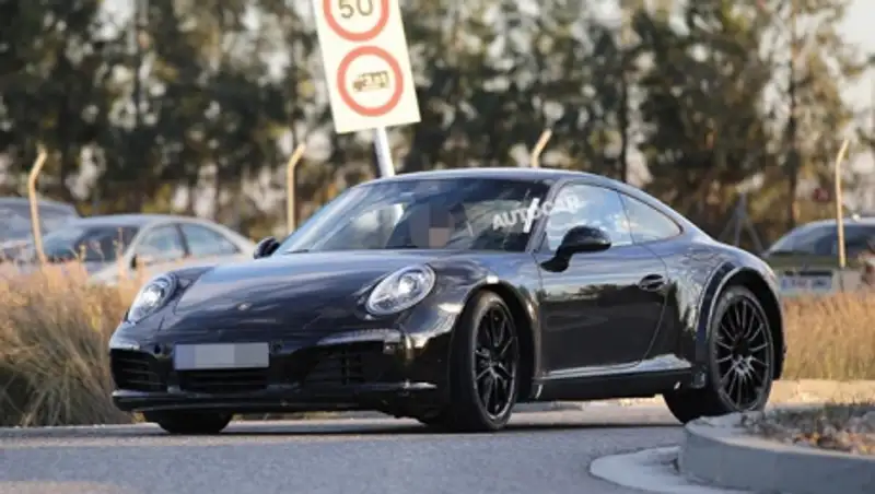 Шпионы впервые сфотографировали новый Porsche 911