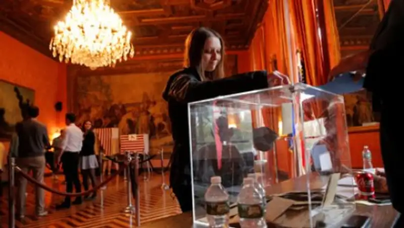 Президентские выборы начались во Франции