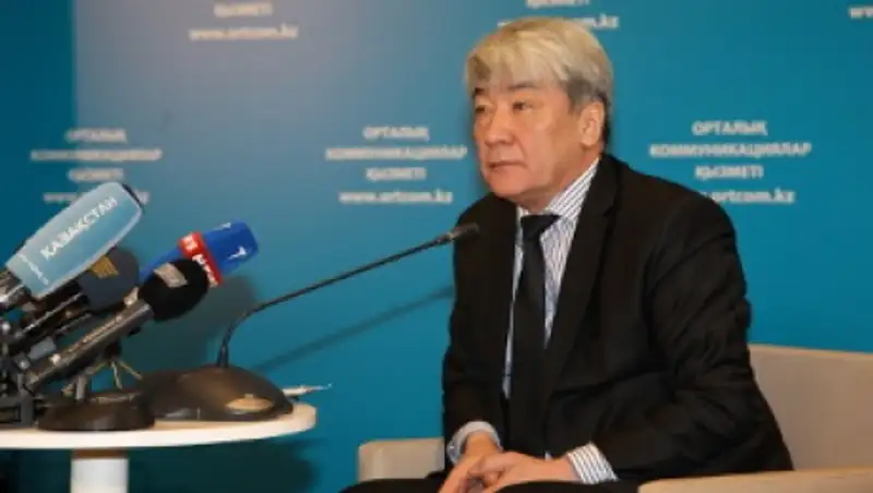 Н.Еримбетов призвал молодежь не уезжать и «не подметать улицы других столиц»