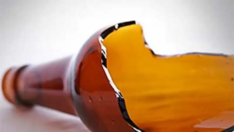 Рудничанин изрезал неприятелю лицо "розочкой" и получил условный срок