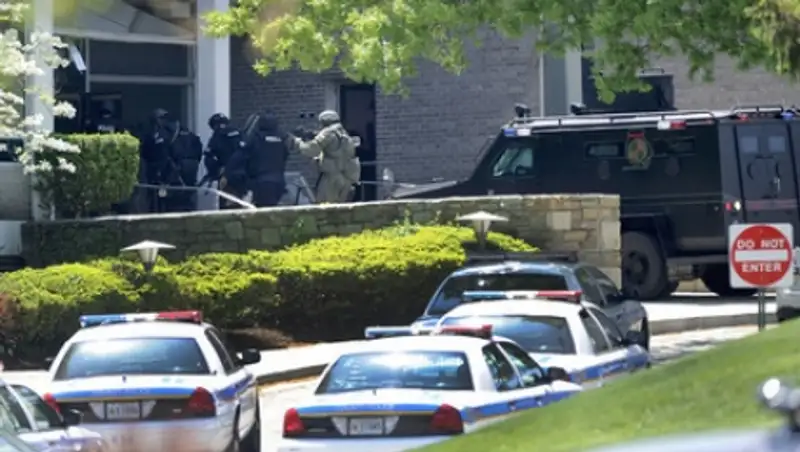 При стрельбе в американской школе пострадали два подростка