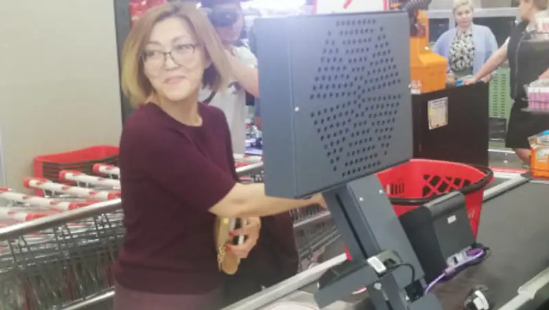 В алматинском супермаркете появилась касса без продавца