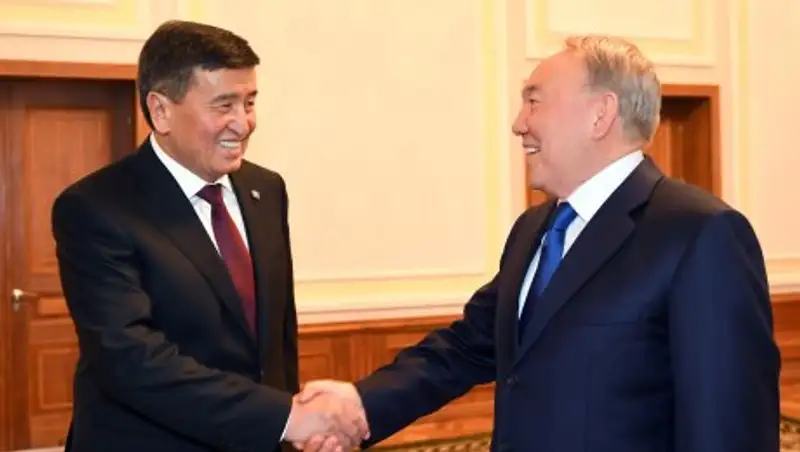 Назарбаев встретился с Жээнбековым в Минске