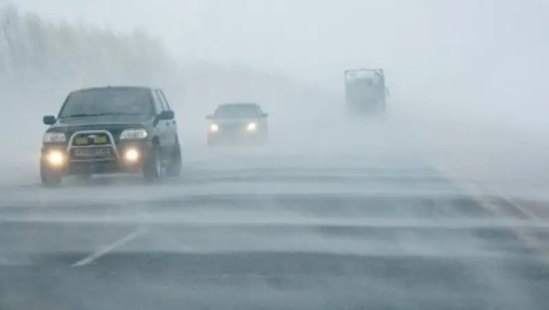 Казахстанцев попросили ограничить выезд на автотранспорте