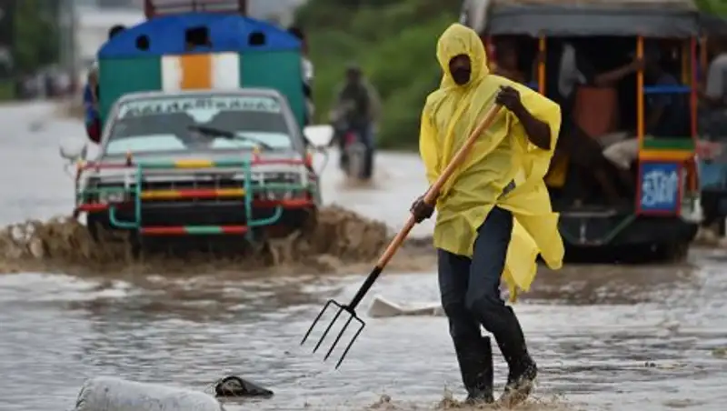 Власти Гаити объявили трехдневный траур по погибшим от урагана "Мэтью"