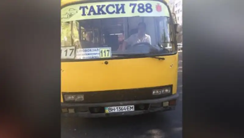 В Одессе водитель автобуса хотел выгнать девушку за разговор на "телячьей мове"