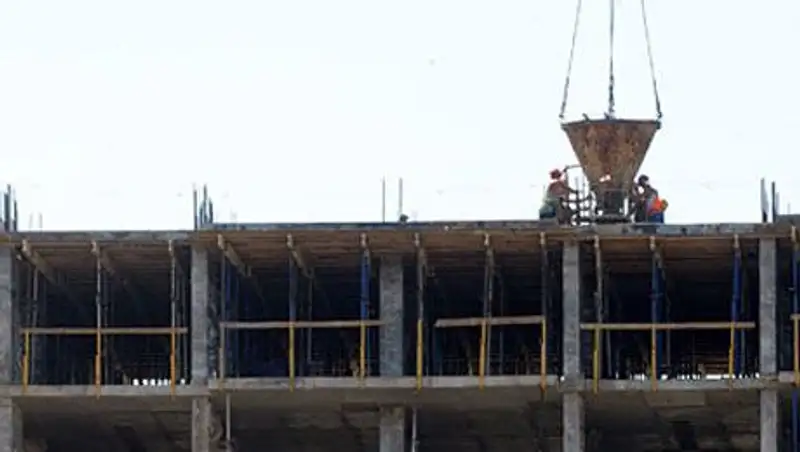 Электрик выжил, упав с 19 этажа строящегося дома