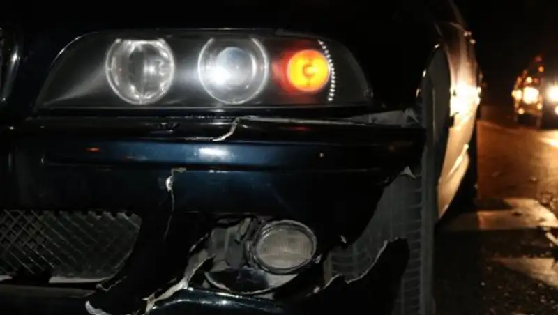 Водитель BMW сбил попрошайку на дороге в Алматы