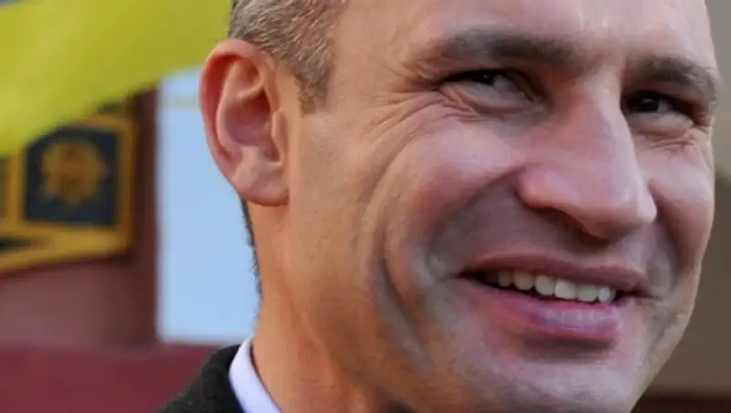 Мэр Кличко делает массаж ступней и ест омаров вдали от мерзнущего Киева  