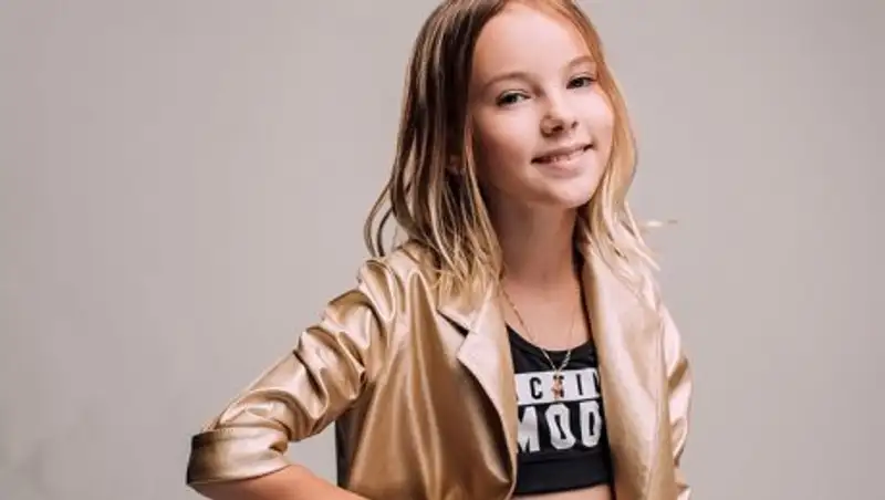 Данэлия Тулешова просит фанатов поддержать ее