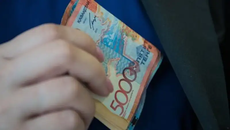 Уроженец Актобе присвоил деньги более сотни военнослужащих