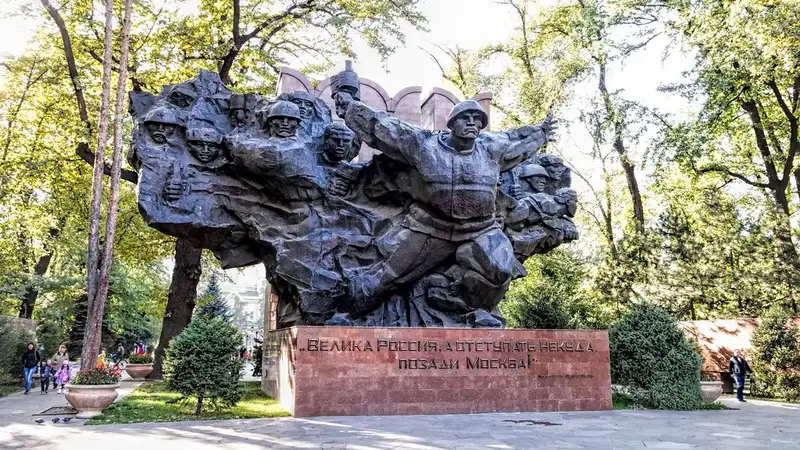 Досаев оценил идею поставить в парке 28 Панфиловцев еще один памятник