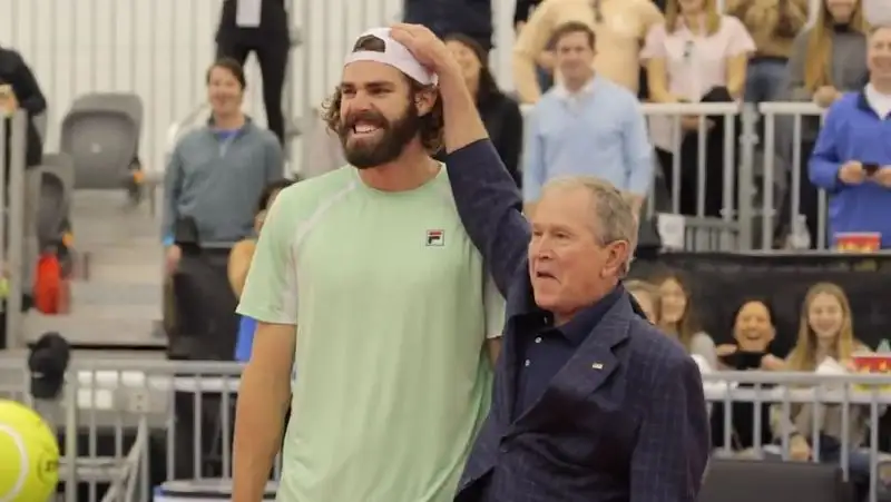 Джордж Буш провел жеребьевку финала ATP в Далласе