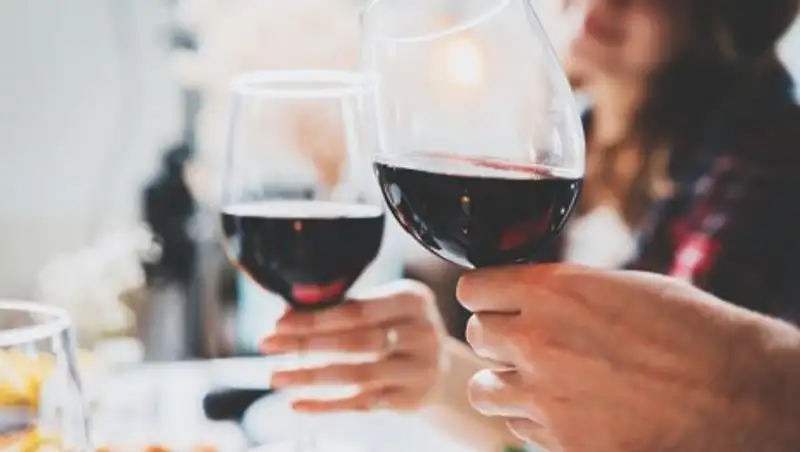 Ученые подтвердили, что алкоголь способствует развитию рака