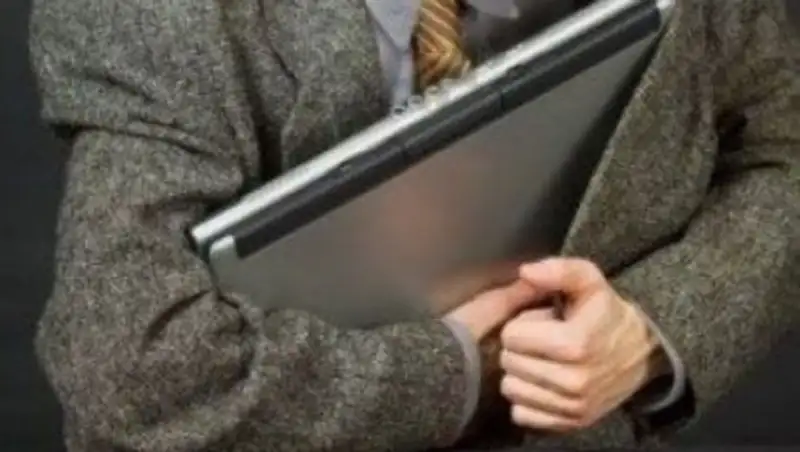 В Усть-Каменогорске мужчина купил ноутбук за сувенирные деньги