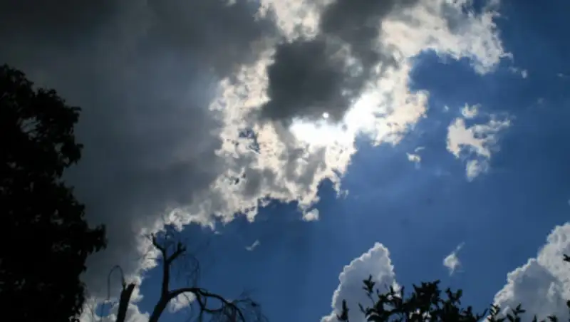 В Нур-Султане и двух областях объявили штормовое предупреждение