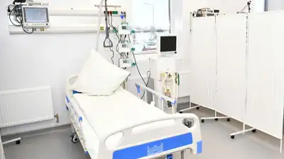 Обрушение бетонного козырька в Актау: пострадавшего мужчину прооперировали , фото - Новости Zakon.kz от 22.05.2023 19:24