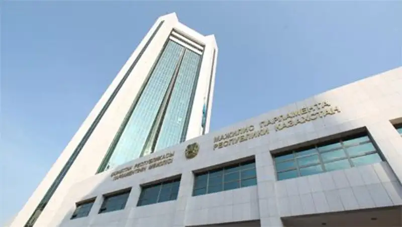 На первом в 2015 г. пленарном заседании мажилисмены рассмотрят большой пакет законопроектов