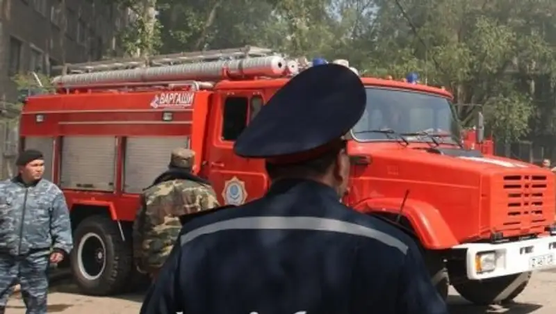 Пассажирский автобус загорелся в центре Темиртау