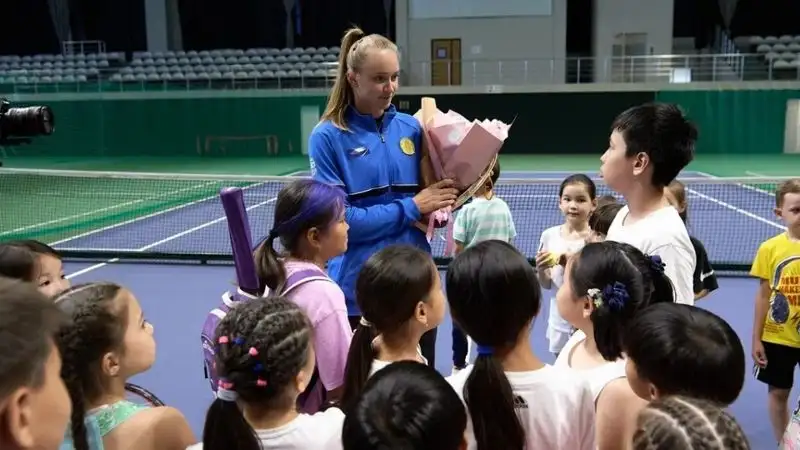 Елена Рыбакина отдала свои призовые юным теннисисткам Казахстана