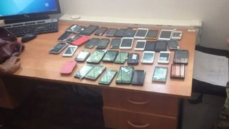 Казахстанские пограничники задержали трех женщин за контрабанду мобильных телефонов