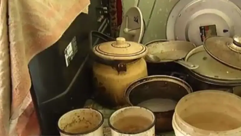 В Алматы 91-летний ветеран ВОВ живет в грязной каморке, без ухода и горячей еды